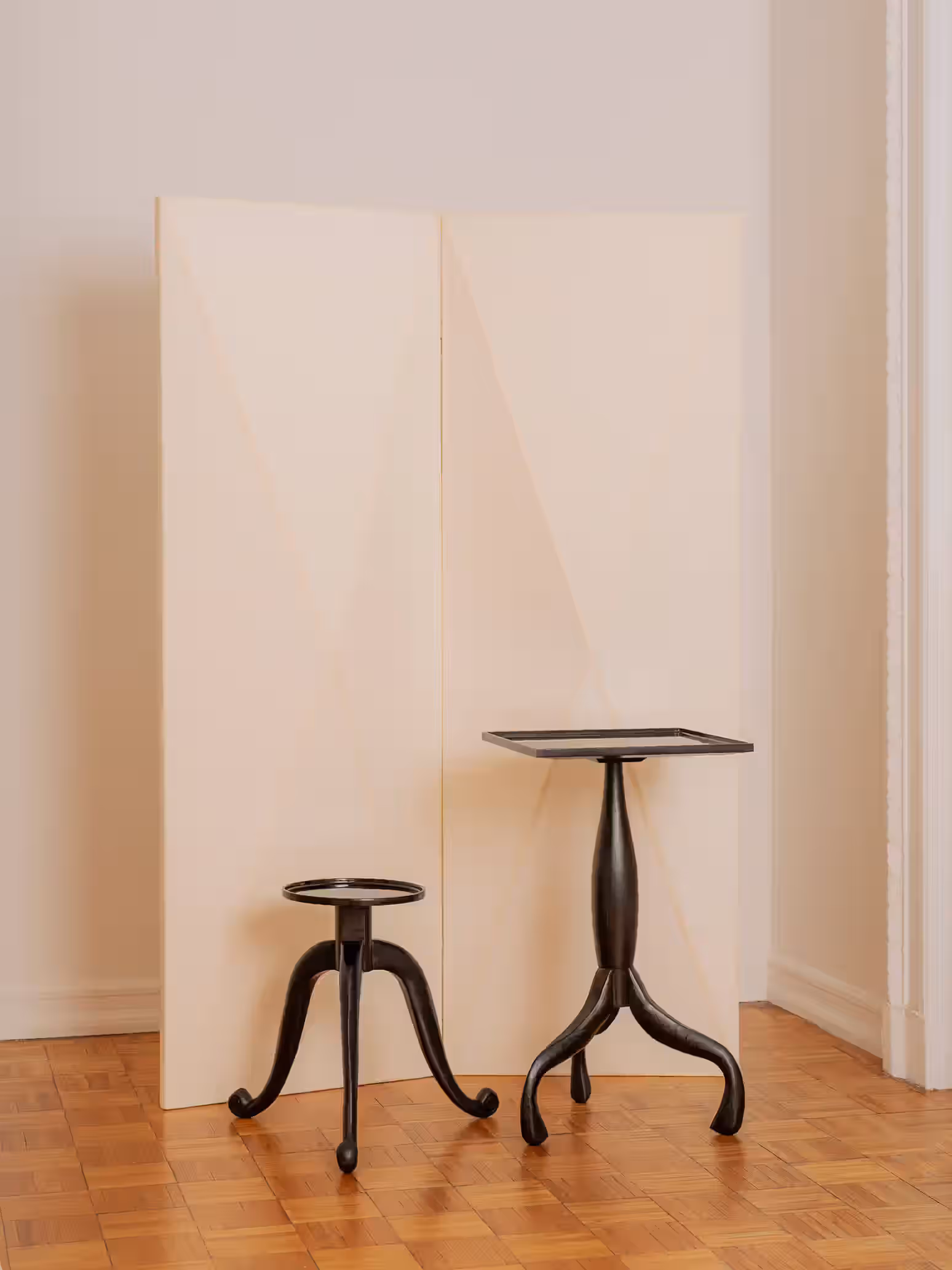 Exhibition view of “A Year Without a Kiln.” Photography by Marco Galloway. Image courtesy of the artist and Emma Scully Gallery.