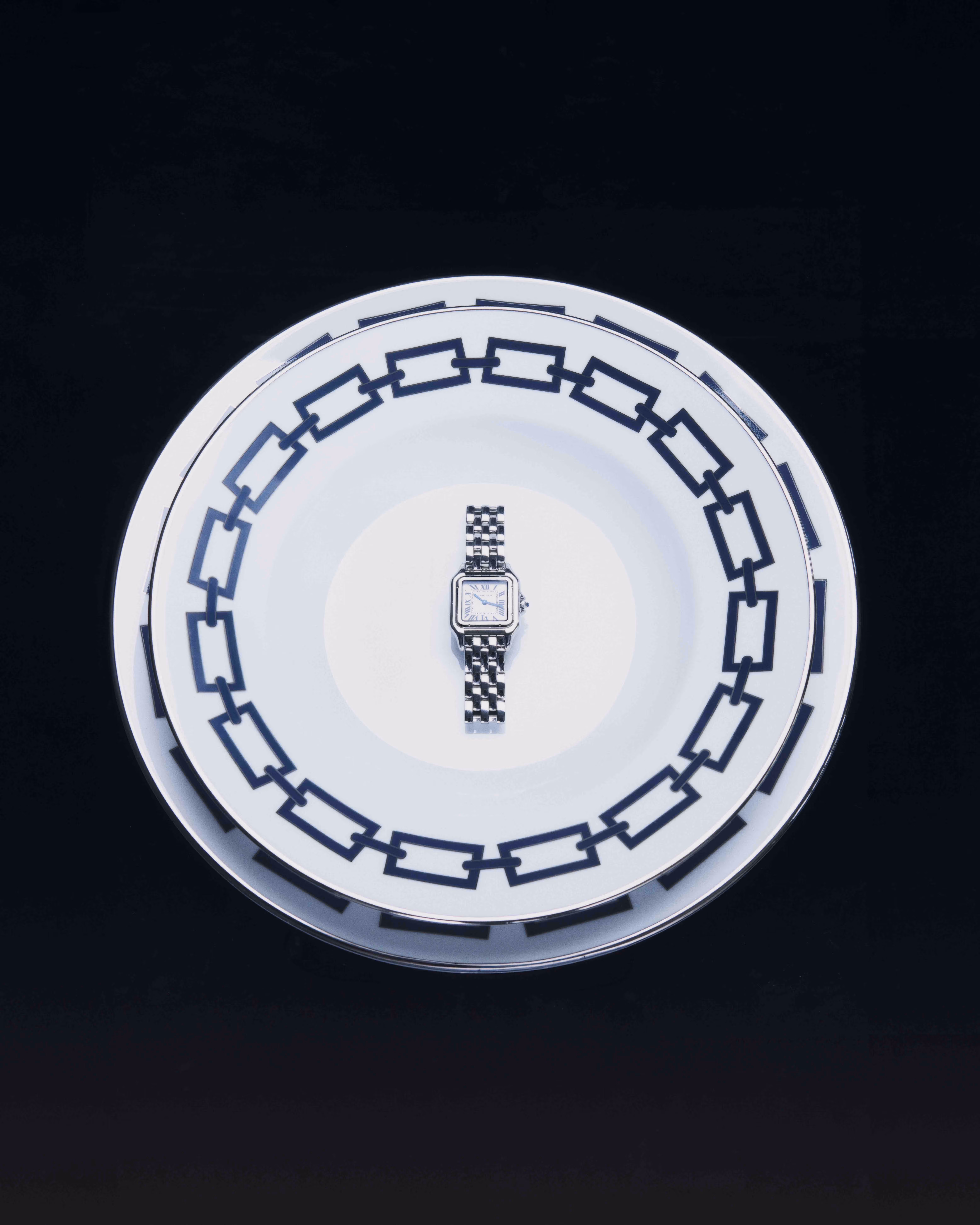 Watch by CARTIER and plates by GINORI 1735.