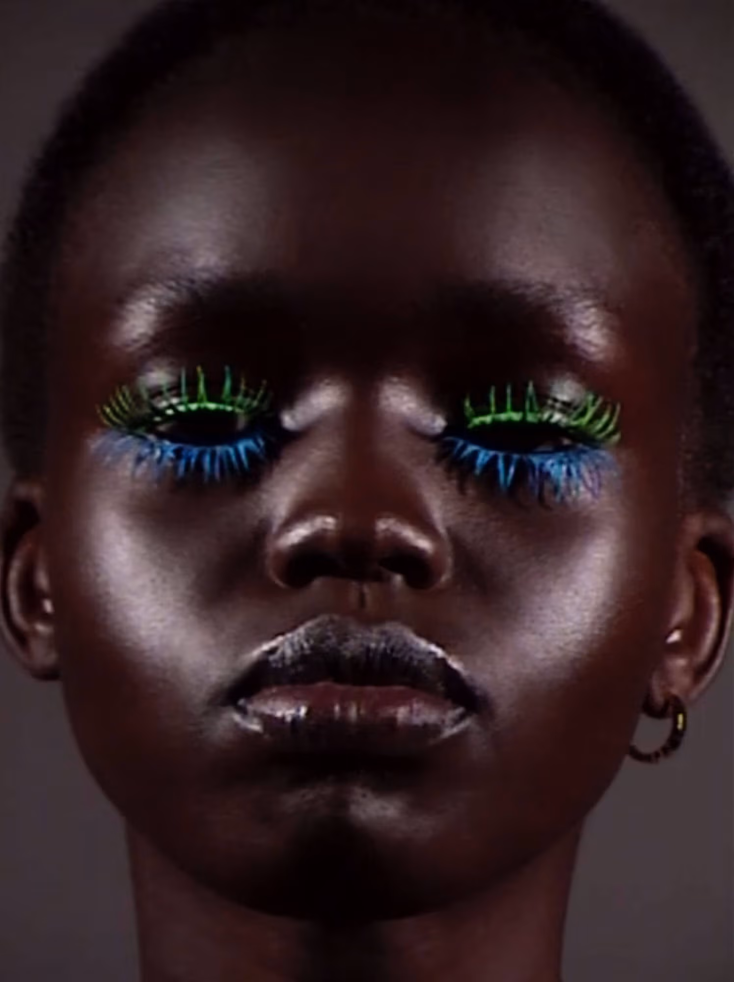 Anyier wears earring by CHOPARD.