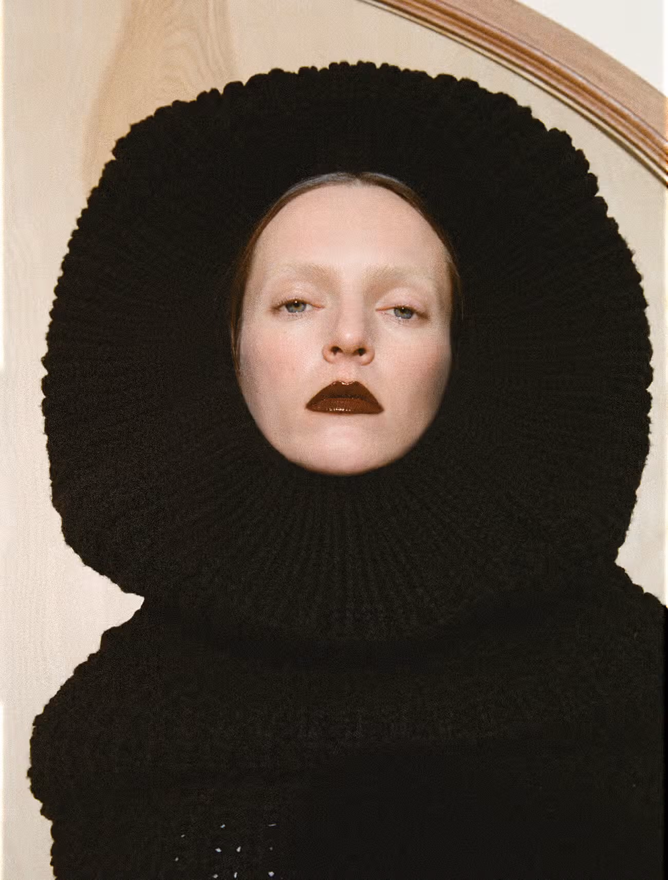 Daria wears full look by GIVENCHY.