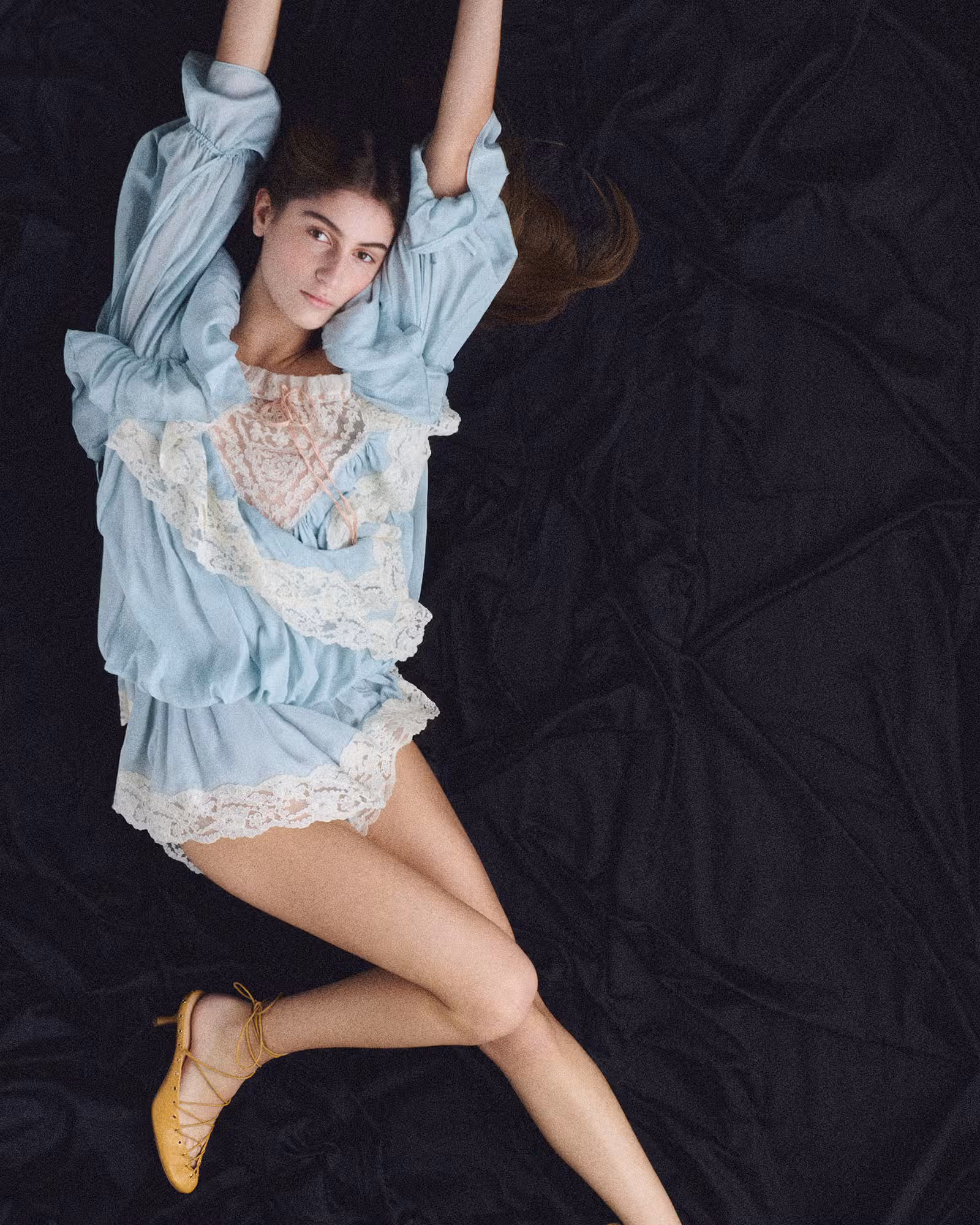 Sahteene wears full look by CHLOÉ.