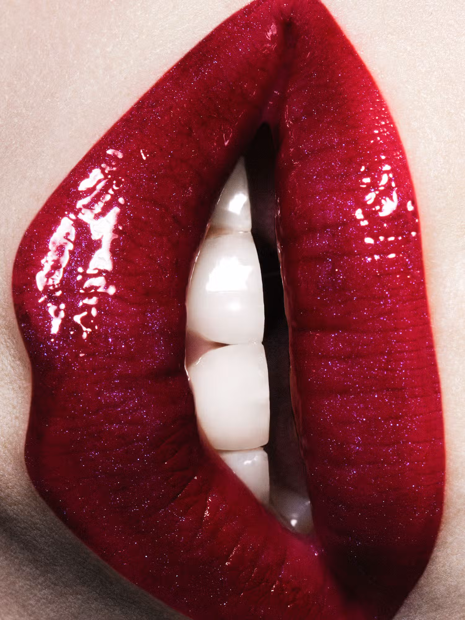 Elisa Nijman wears Rouge Dior Contour lip liner