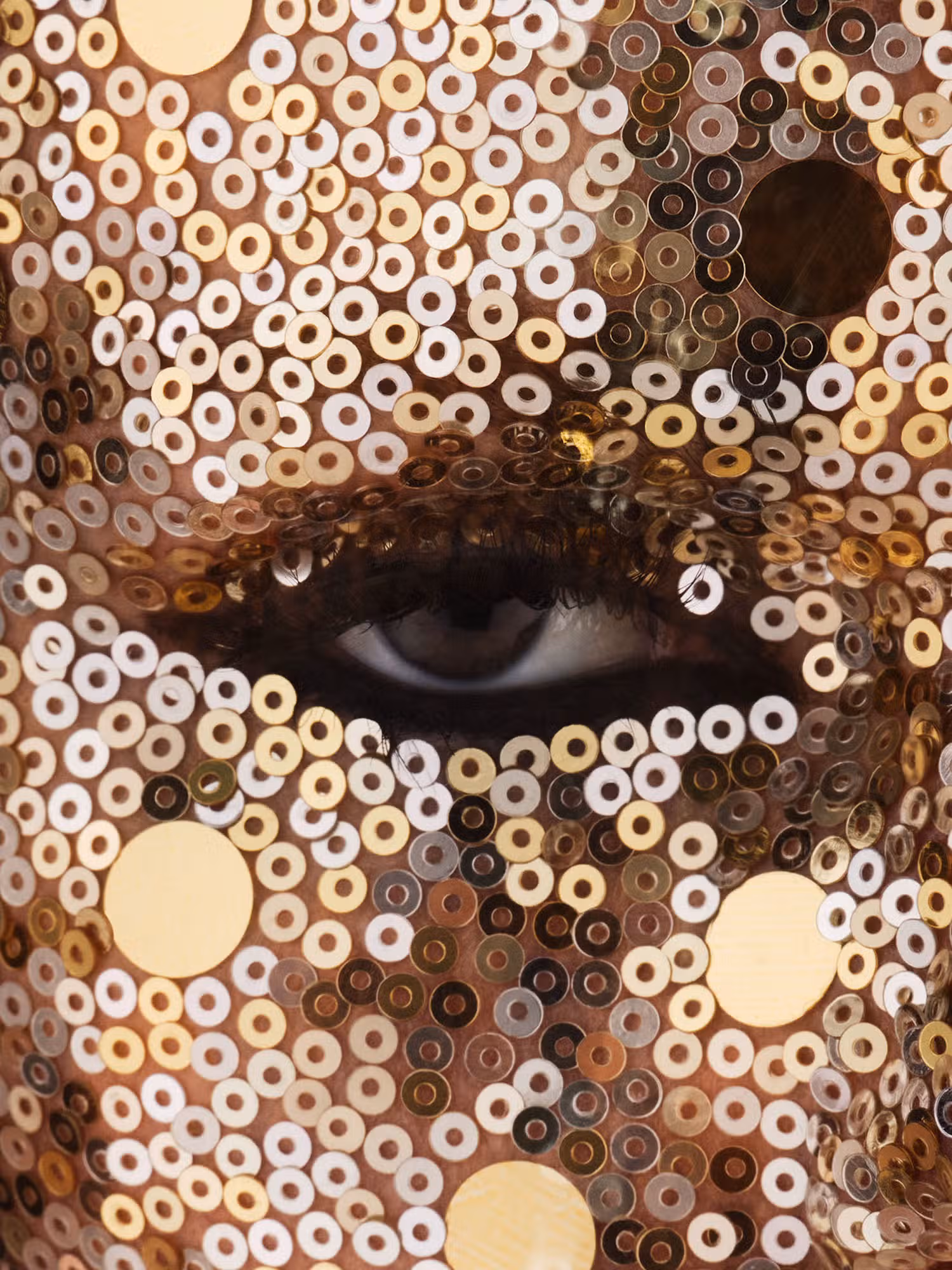 Pauline Moulettes wears Diorshow Iconic Overcurl mascara and Diorshow 5 Couleurs eyeshadow by DIOR BEAUTY.