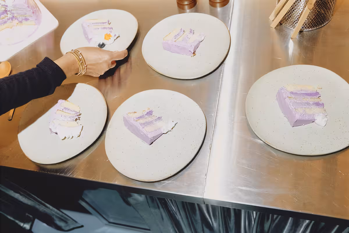 67ab94df6b693b170d6080b9 chandon cake